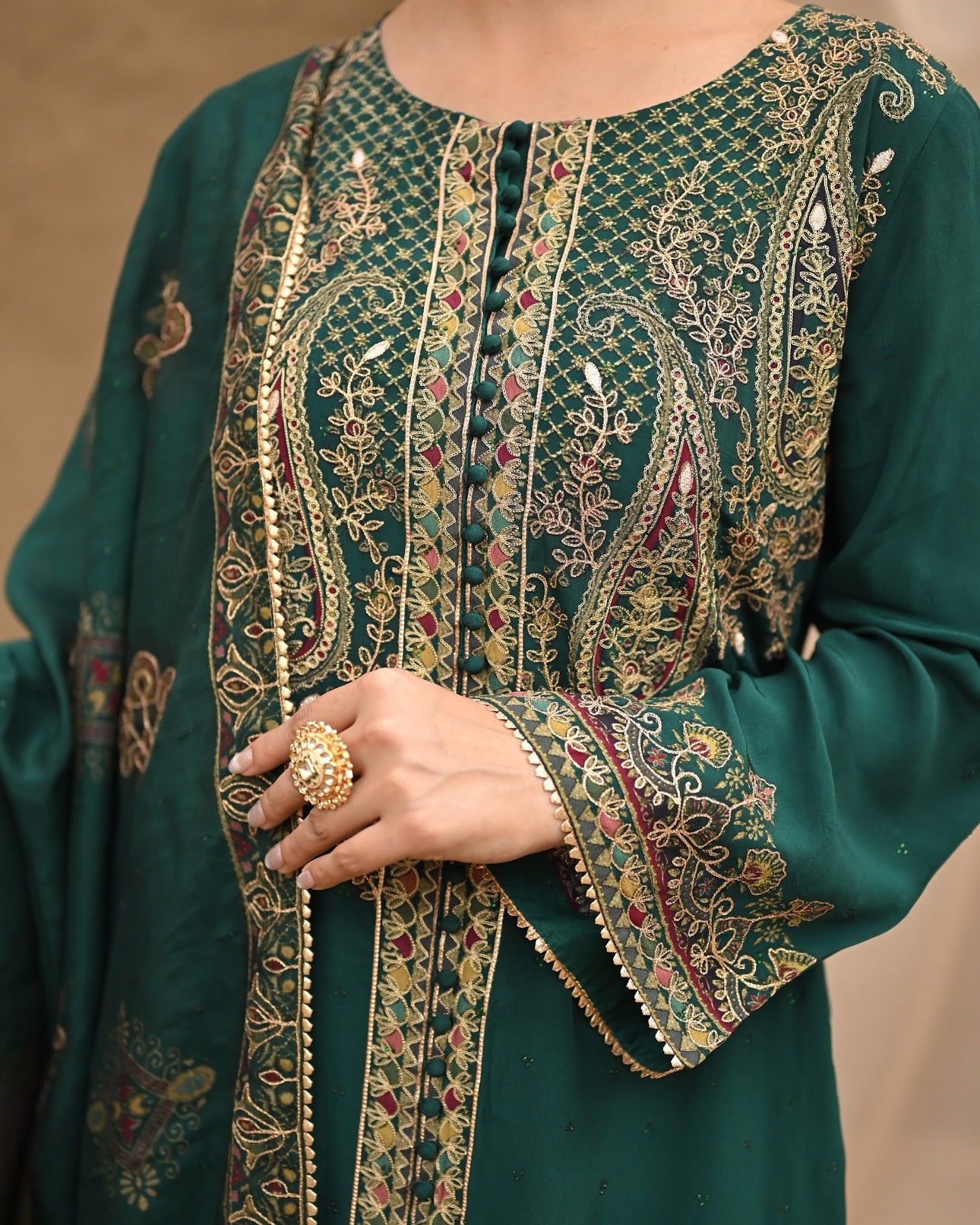 Amira - Dipped in deep green