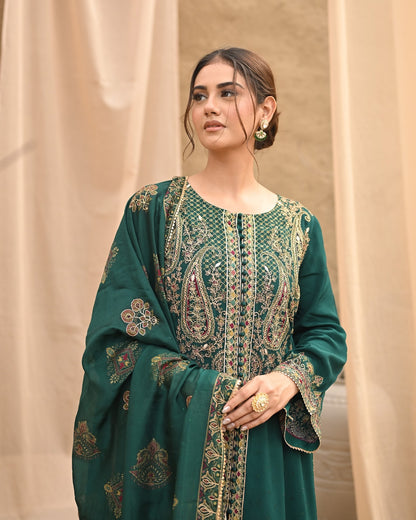 Amira - Dipped in deep green