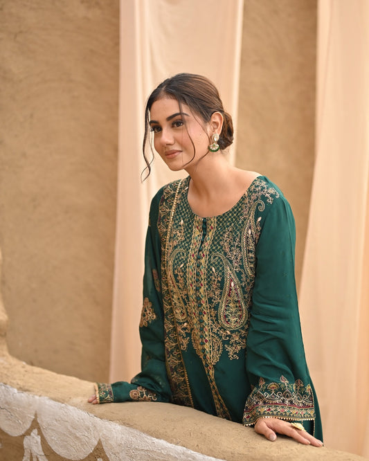 Amira - Dipped in deep green